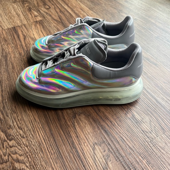 Alexander McQueen Oversized Iridescent sneakers EU 41 - Picture 3 of 9